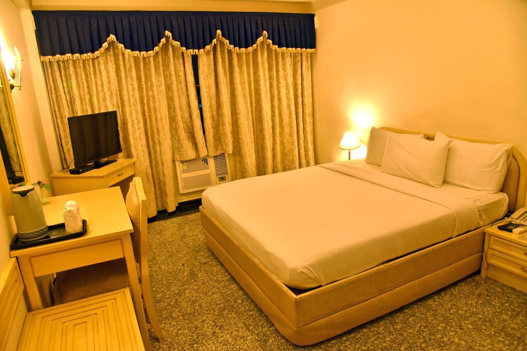 Hotel Poonja International Mangalore Bagian luar foto