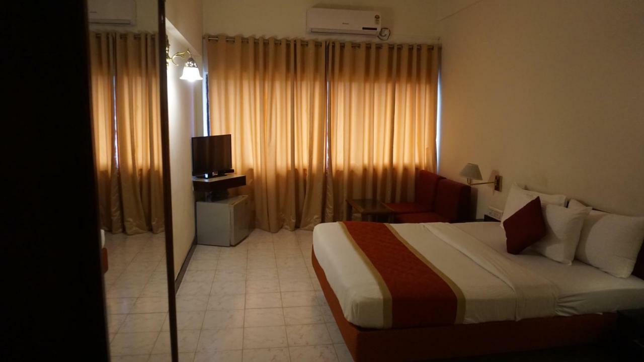 Hotel Poonja International Mangalore Bagian luar foto